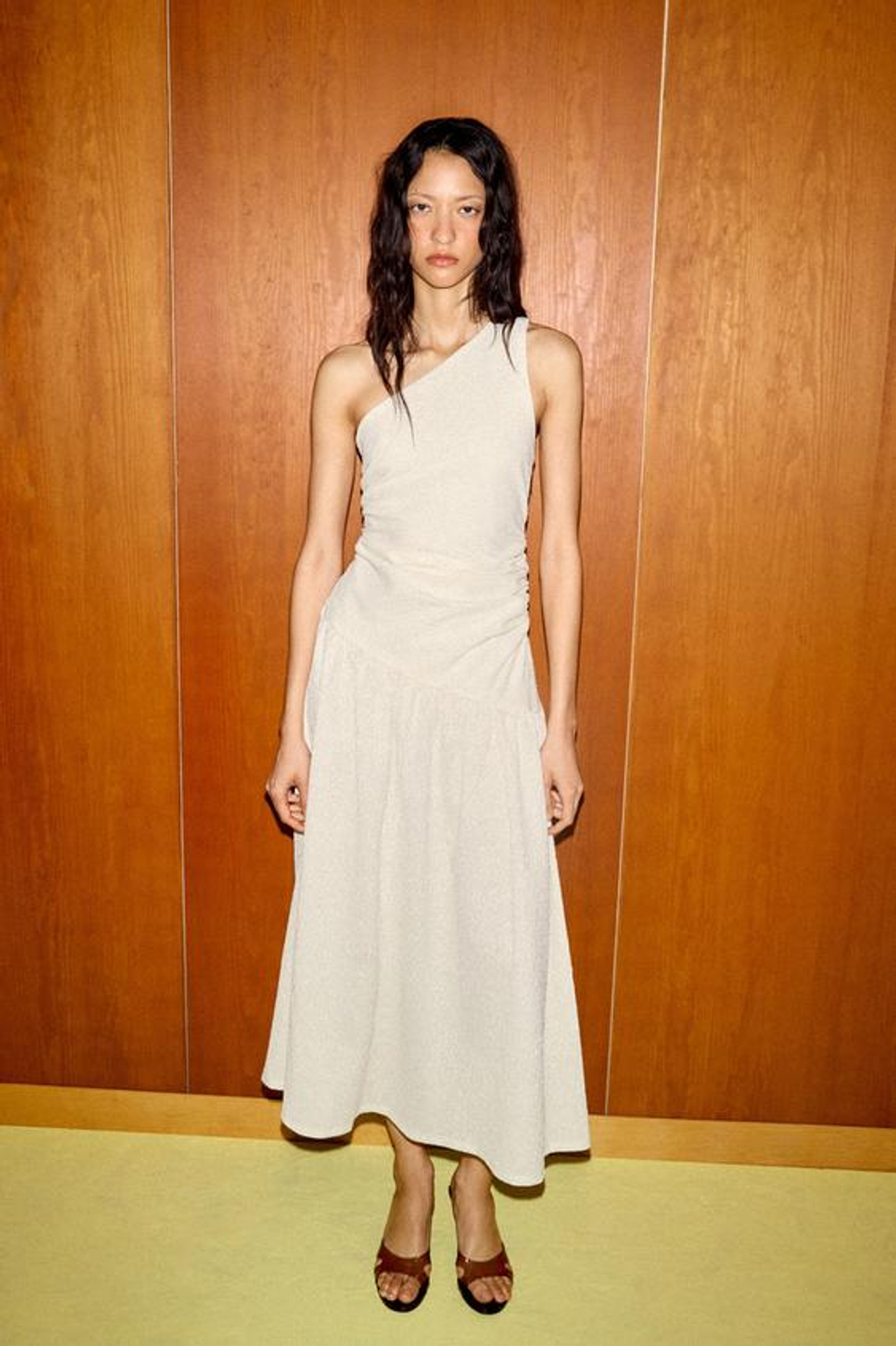 ZARA ПЛАТЬЕ АСИММЕТРИЧНОГО КРОЯ, ЭКРЮ