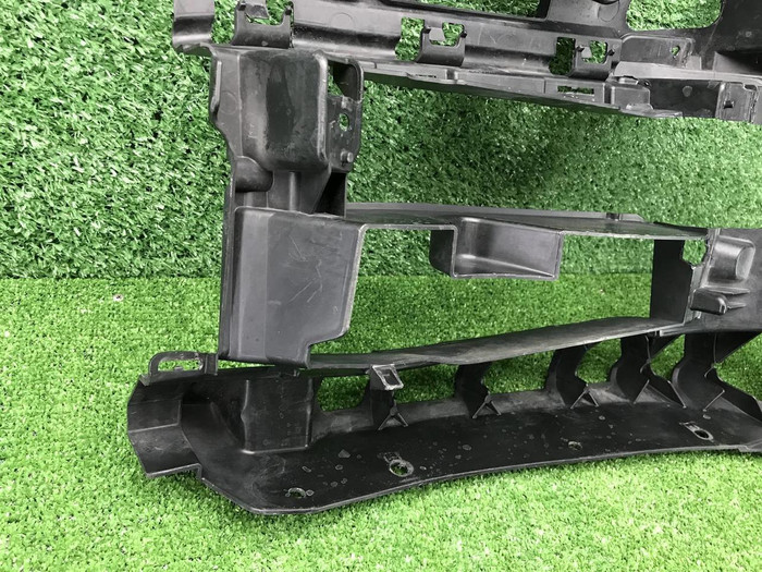 Кронштейн переднего бампера BMW 5er G30 (17-20)