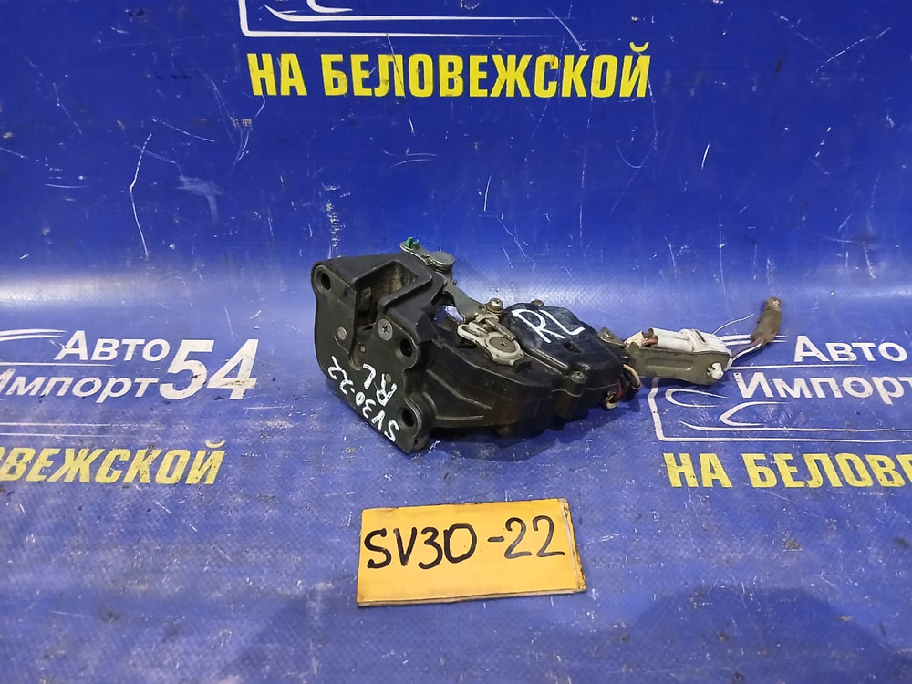 Замок двери задней левой TOYOTA CAMRY 1993