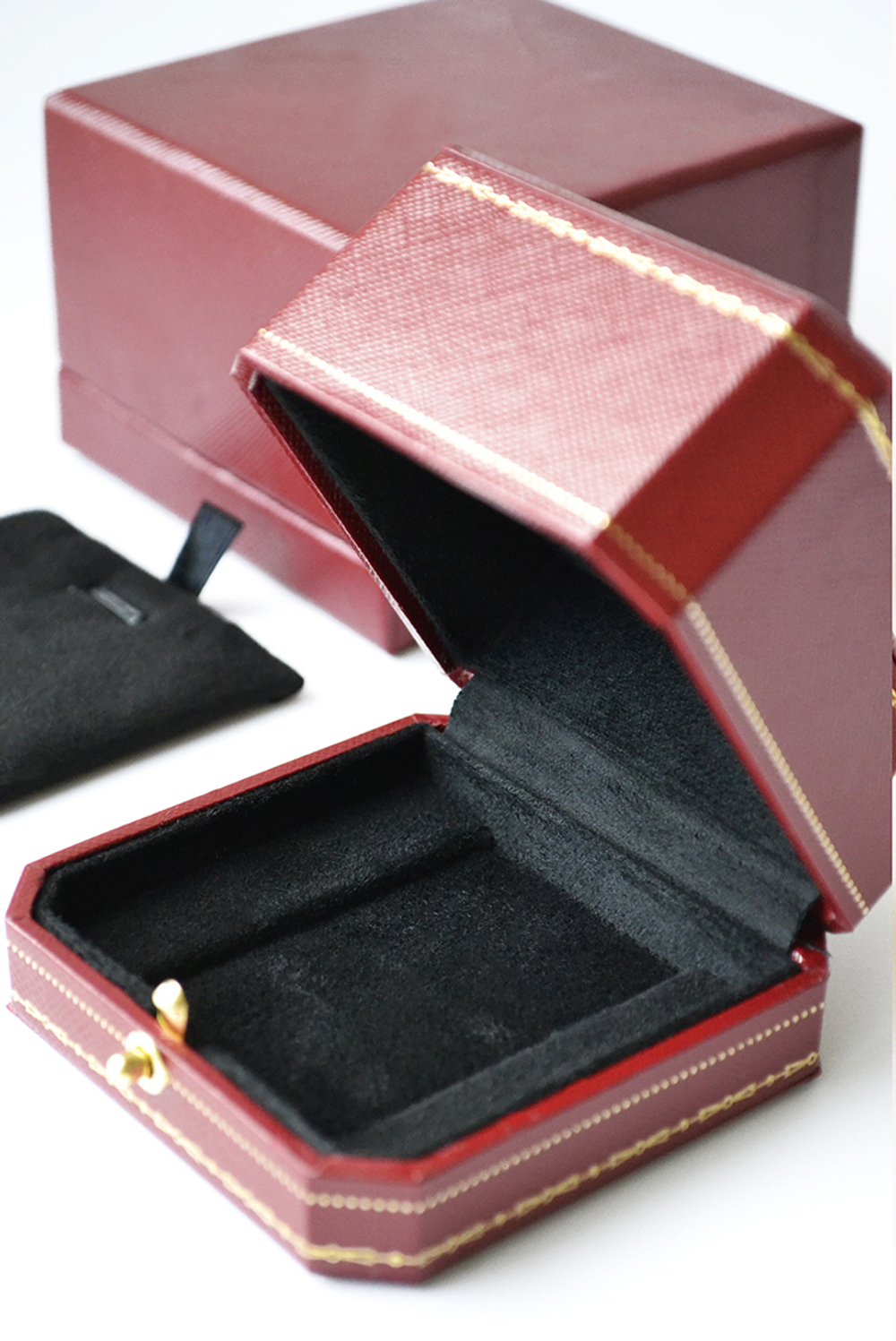 Ювелирный футляр «СЕРДЦЕЕДКА» для наградного значка