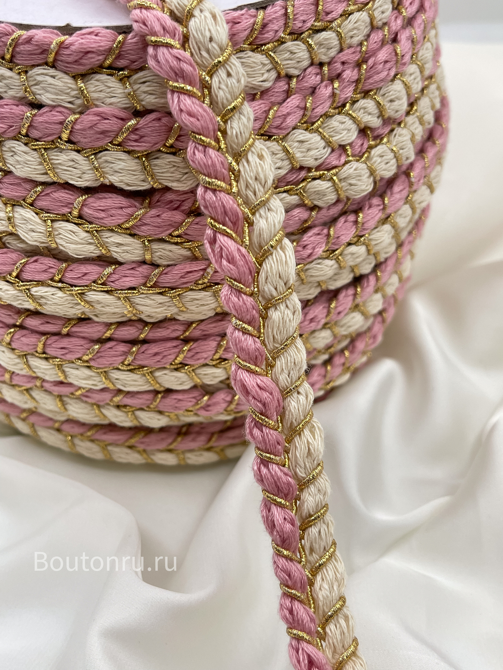Тесьма коса розово-белая с золотой нитью