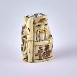 Нэцкэ Дзюродзин с посохом и табличкой "Счастье"