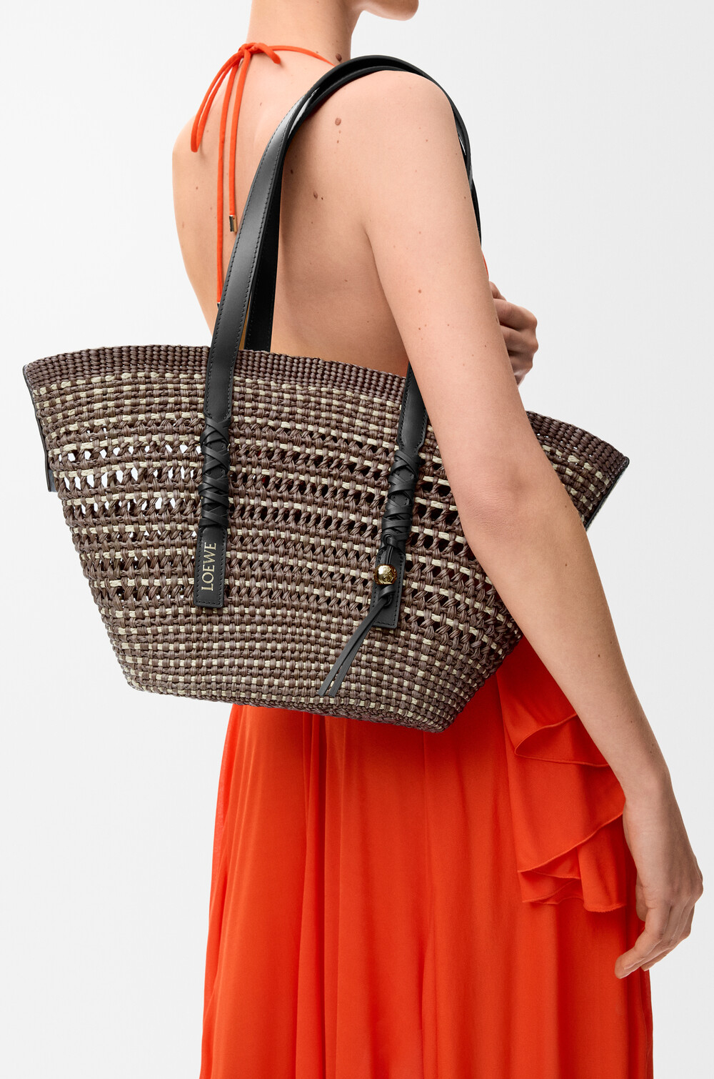 Loewe Среднего плетеная сумка-корзина Braid из пальмы и телячьей кожи, хаки