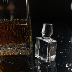 Графин 0,7 л штоф с крышкой Crystal h30 см 11*6 см прямоугольный стекло P.L. - BarWare [1]