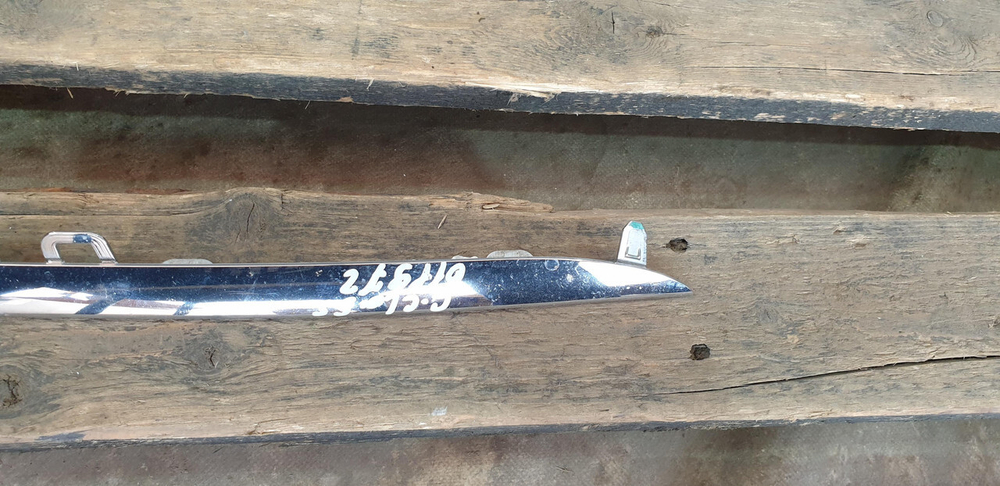 Молдинг решетки радиатора Mercedes C (W205) 14-18 Б/У Оригинал A2058880073