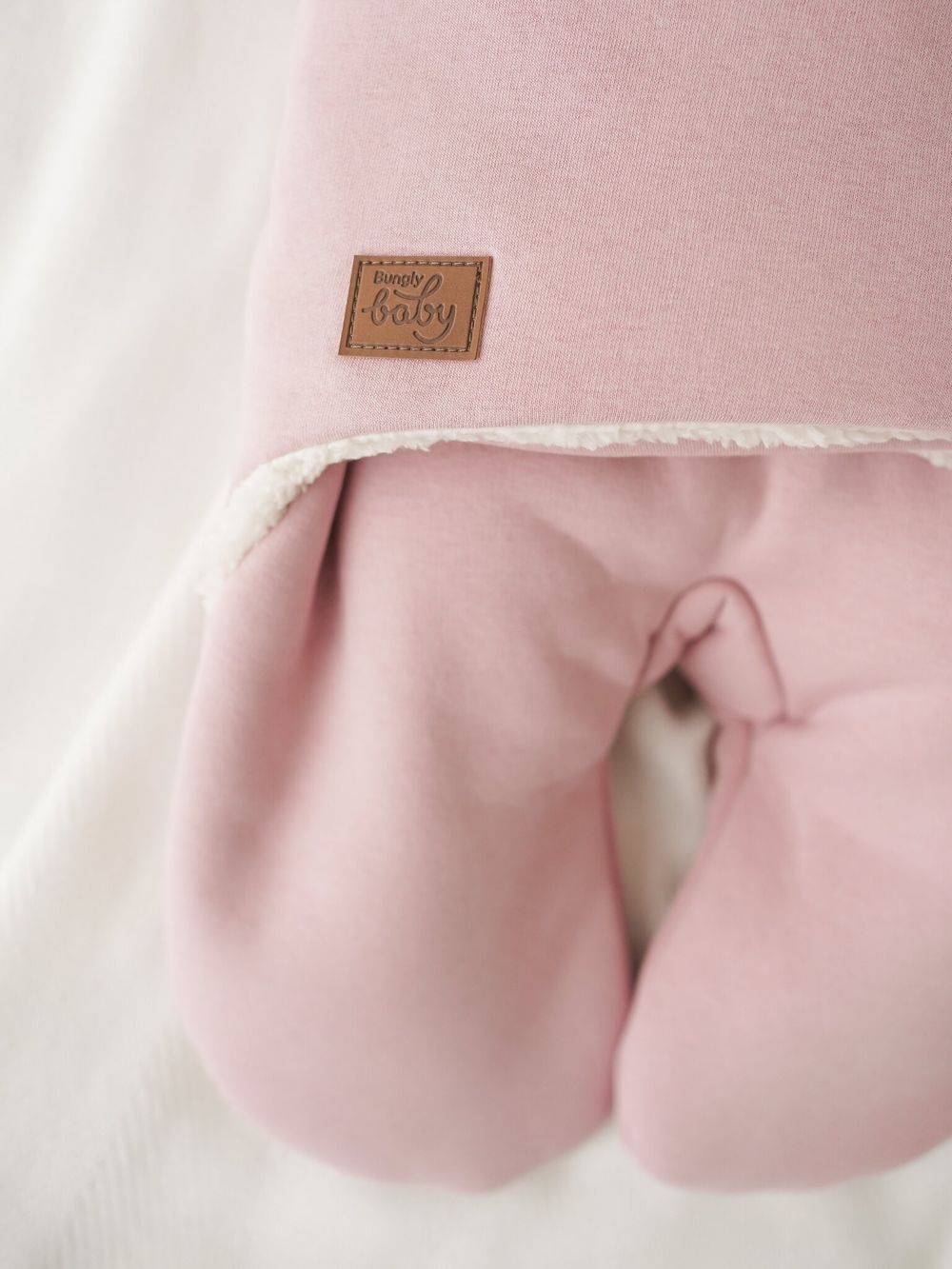 Конверт-звездочка "Пудра" с прорезями для ремней безопасности 0+