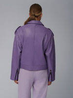 Женская лиловая кожаная куртка-косуха с ремнём