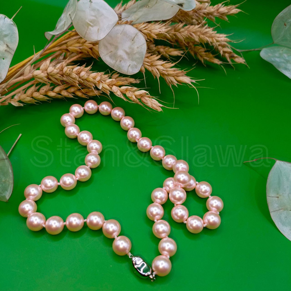 Ювелирное ожерелье из ракушек 10мм.