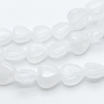 Кварц (сорт Б), сердце, размер около 14 мм, цена за 12 шт (1/2 нити)