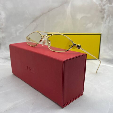 Солнцезащитные очки Fendi