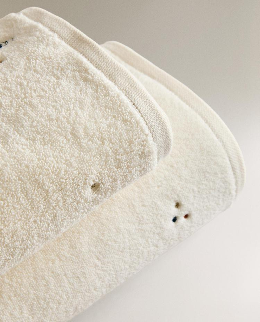 ZARA HOME ДЕТСКОЕ ПОЛОТЕНЦЕ С ВЫШИВКОЙ, СВЕТЛО-БЕЖЕВЫЙ