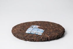 Шу пуэр Да И «Великолепный и процветающий». 357 гр., 2024 год