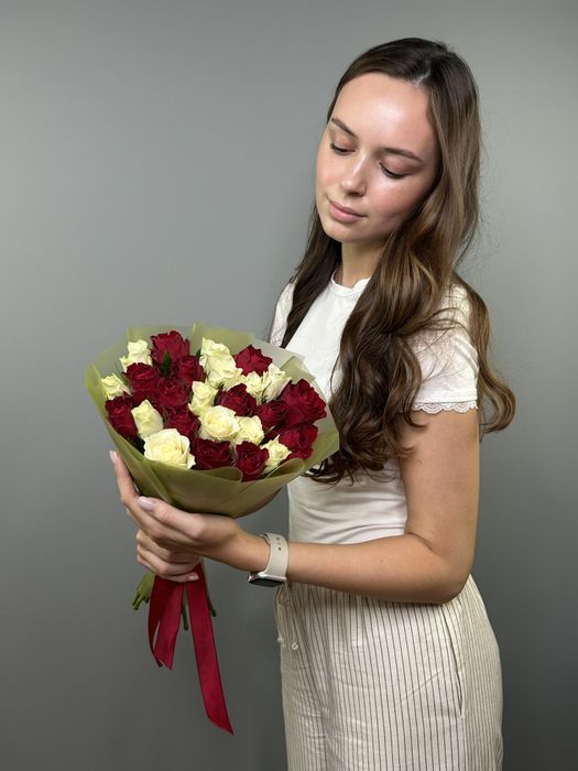 Букет роз Атена и Мадам Рэд (в упаковку)*