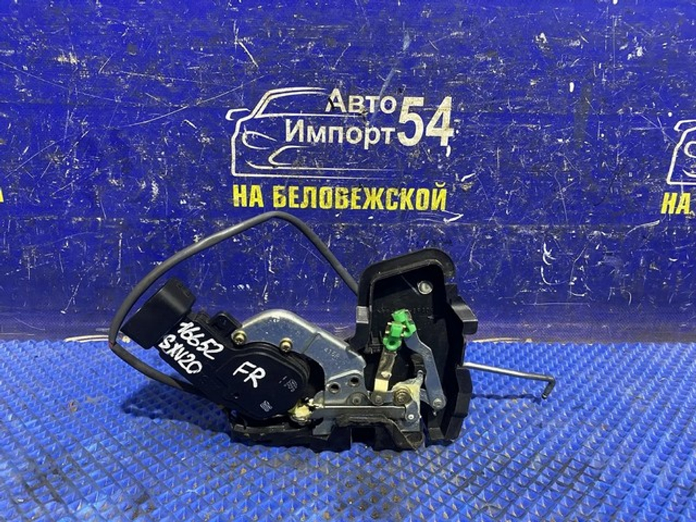 Замок двери передней правой TOYOTA CAMRY GRACIA 1997-2002