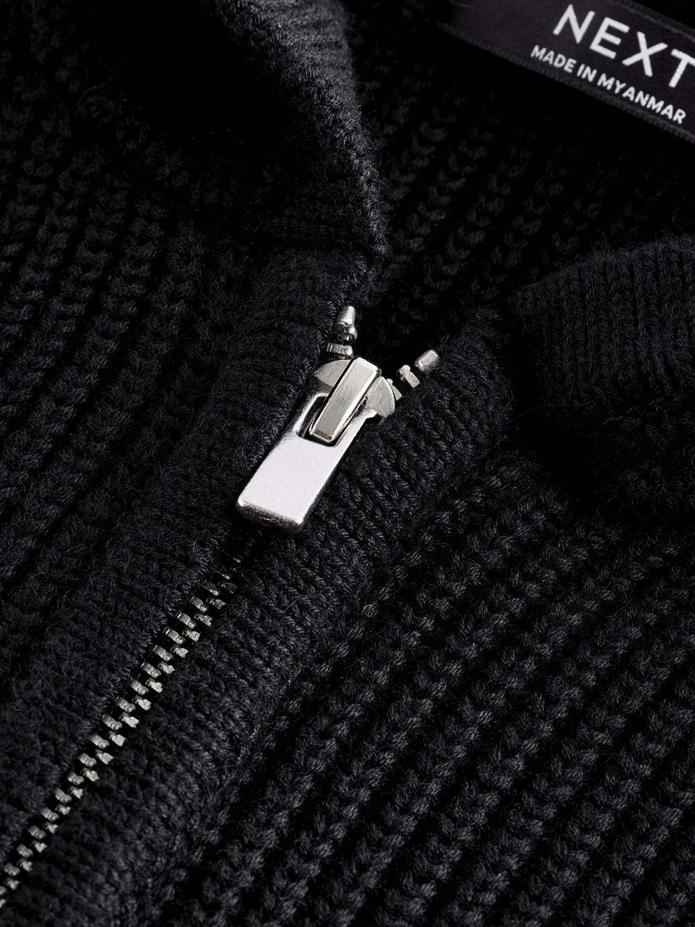 Жилет вязаный на молнии для мальчика Next K84-095, Черный