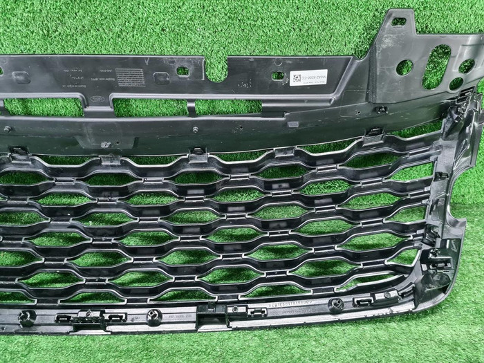 Решетка радиатора Range Rover Velar (2017-2023)