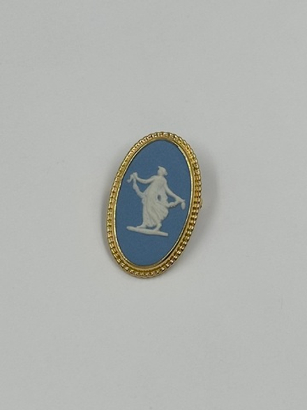 Брошь Wedgwood голубая