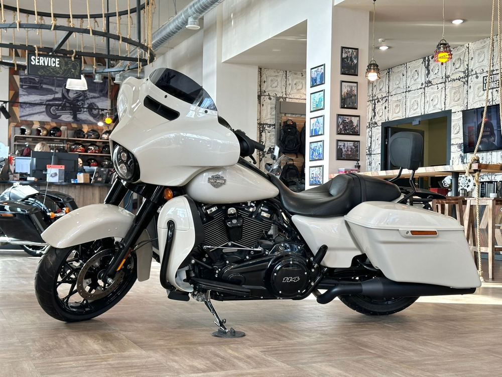 Street Glide Special Harley-Davidson 2022 (White Sand Pearl)