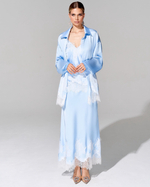 Блуза свободного кроя с отделкой французским кружевом