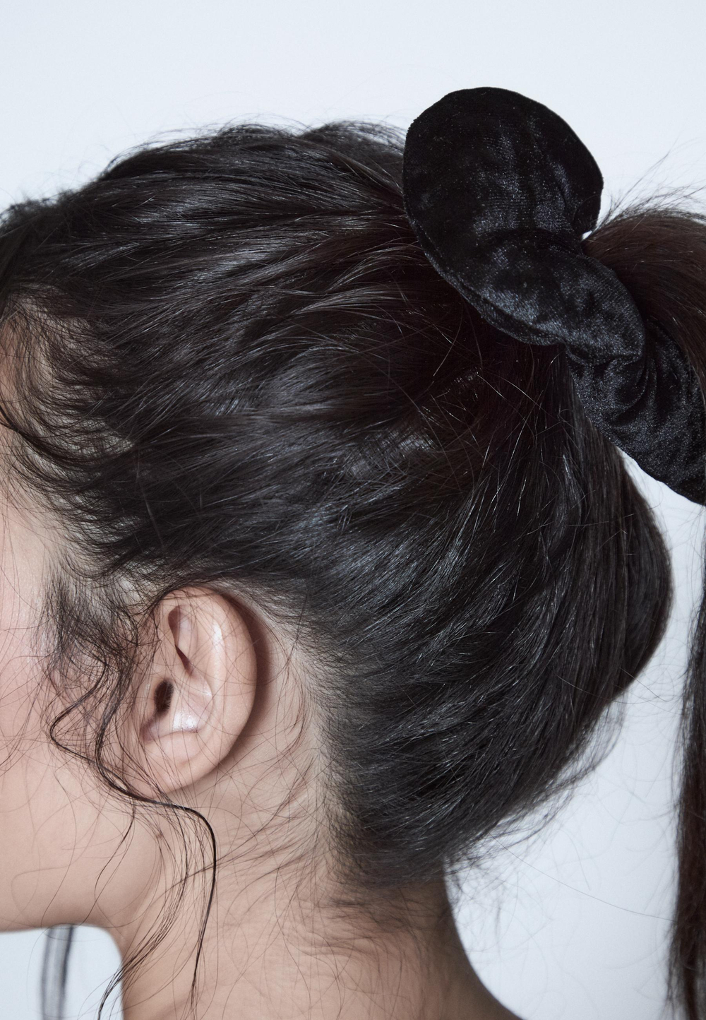 STRADIVARIUS Бархатная резинка для волос, черный