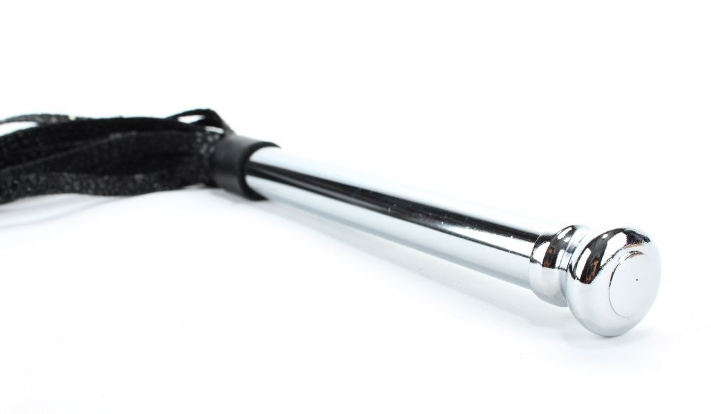 Черная плетка с металлической ручкой - 43 см. (Цвет: черный с серебристым)