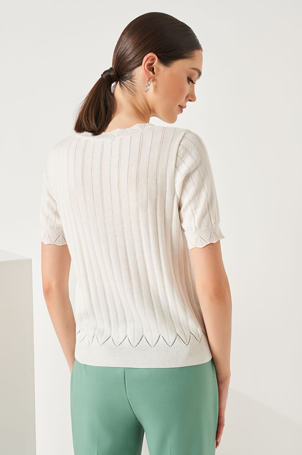 22826 Джемпер женский (молочный)