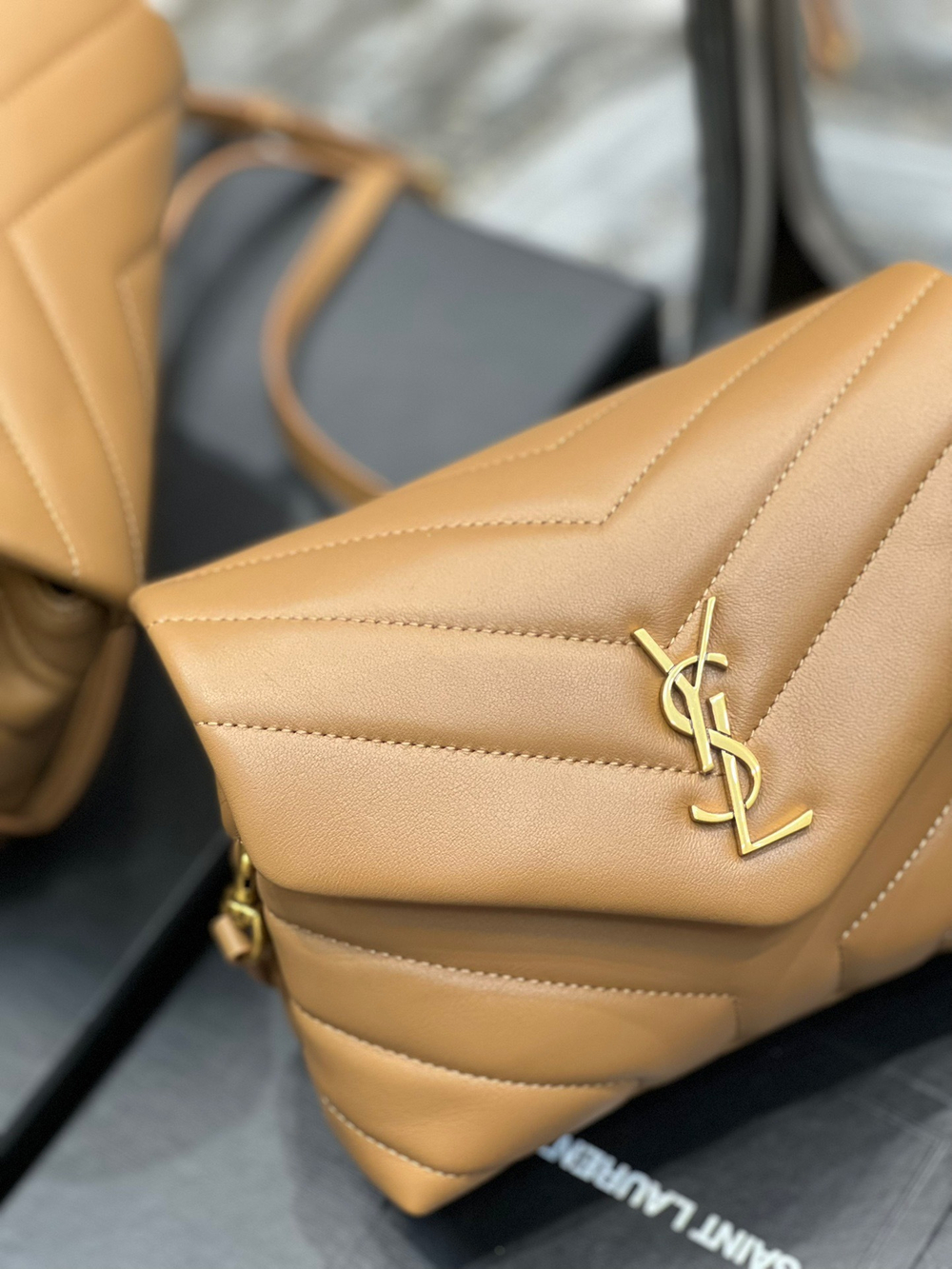 Saint Laurent Loulou 20 cm