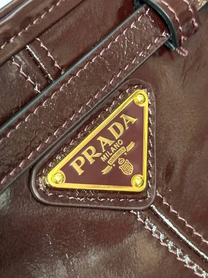 Кожаная средняя сумка Prada Bonnie, тёмно-коричневый