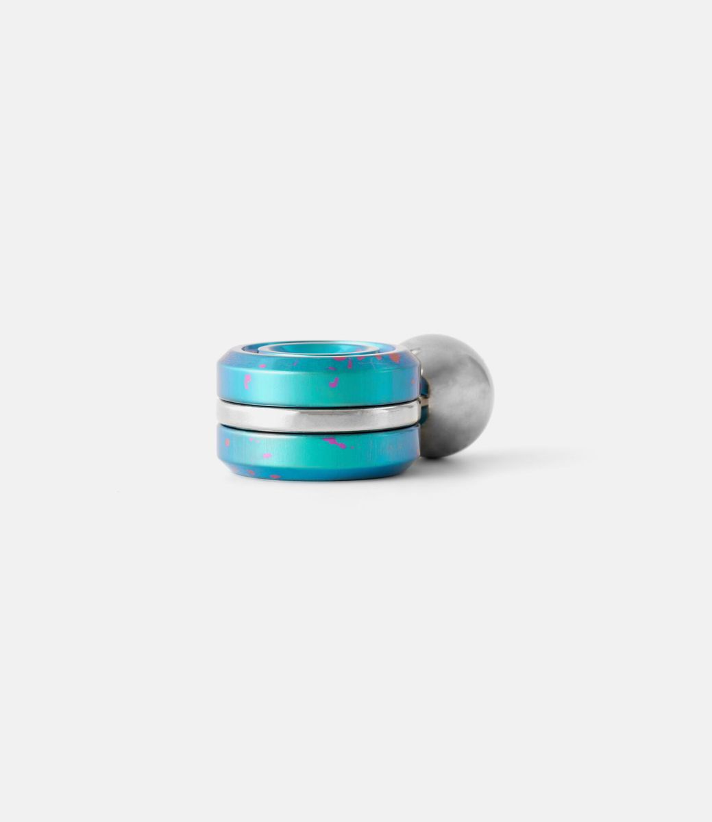 TEC The Original Orbiter Splash Anodize — игрушка-антистресс из титана