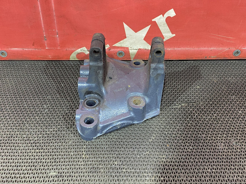 Кронштейн передней рессоры правый