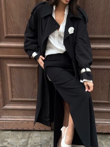 Черный легкий двубортный тренч