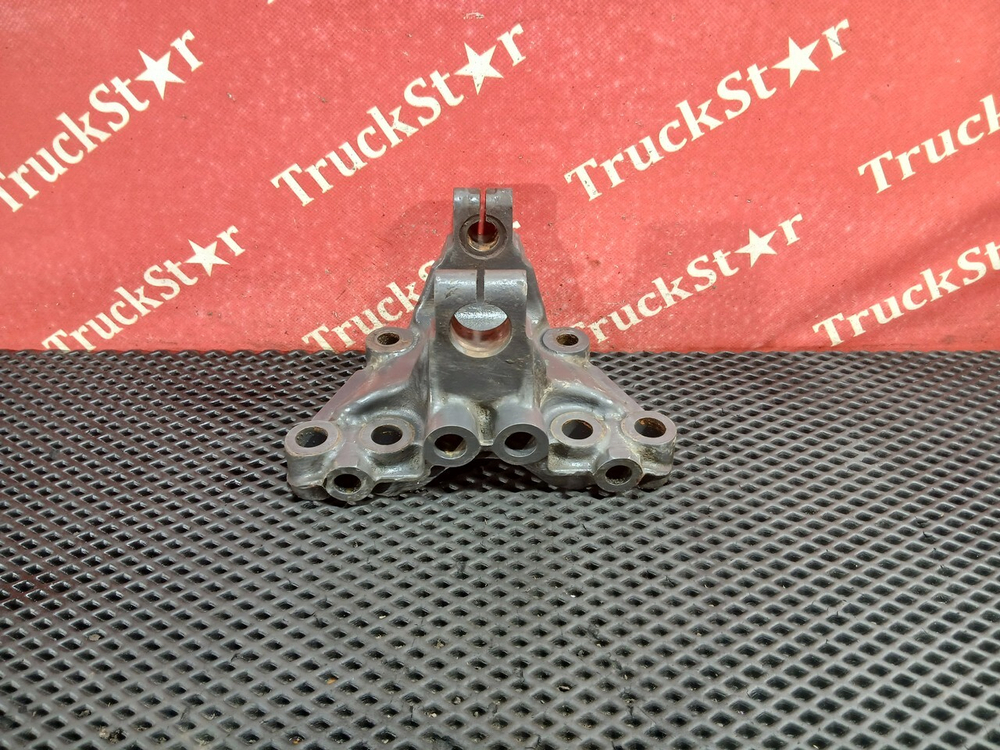 Кронштейн передней рессоры правый