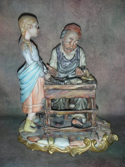 Статуэтка. Фарфор. У Сапожника. Capodimonte. Италия