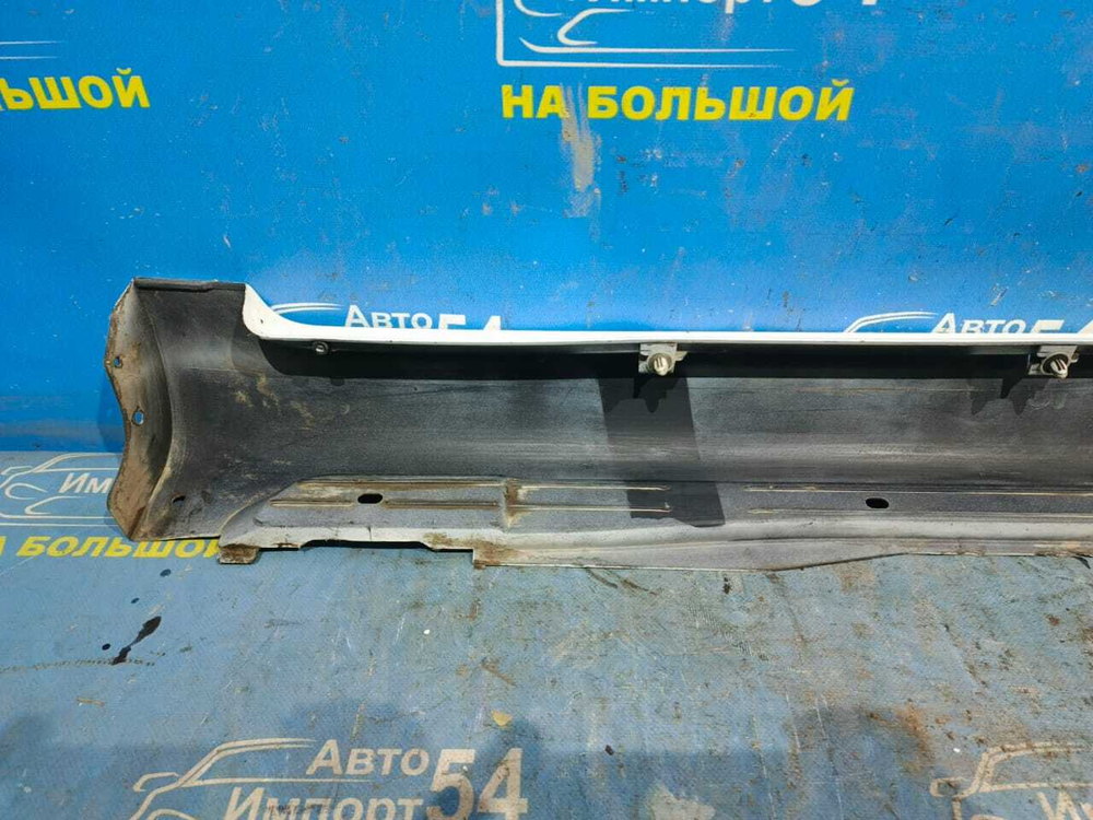 Порог левый пластиковый TOYOTA BREVIS 2002