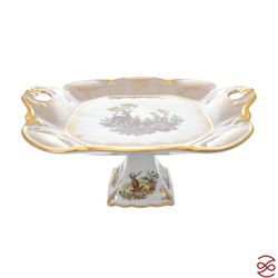 Блюдо квадратное на ножке Queen's Crown Aristokrat Охота бежевая 32 см