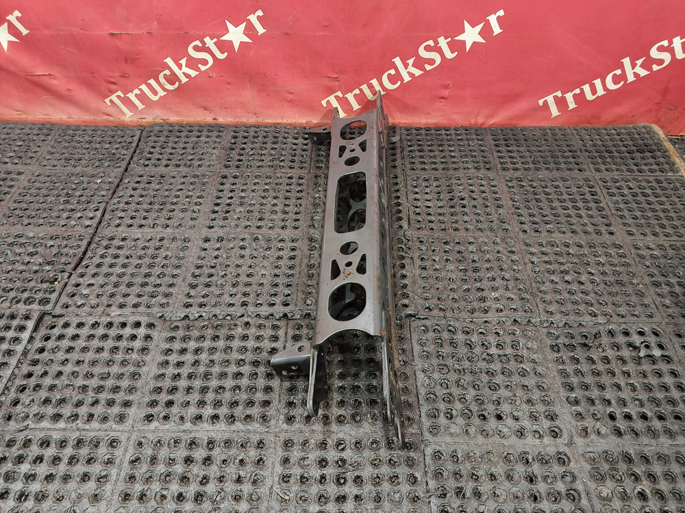 Траверса рамы передняя