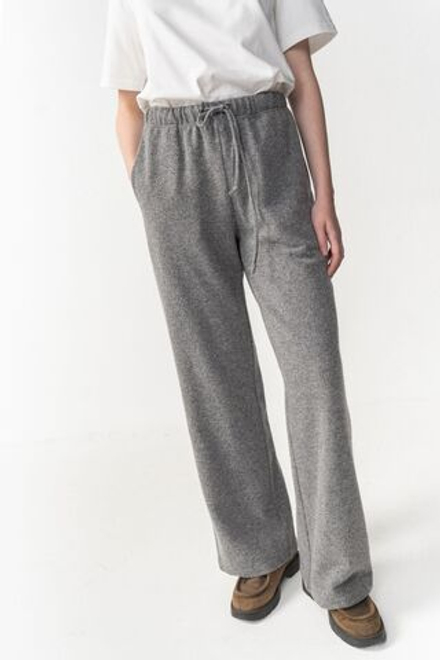 Брюки из трикотажа светло-серого цвета