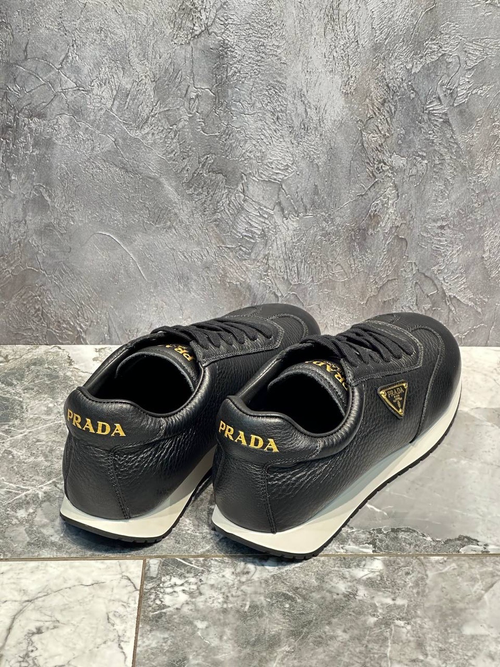 Кроссовки Prada