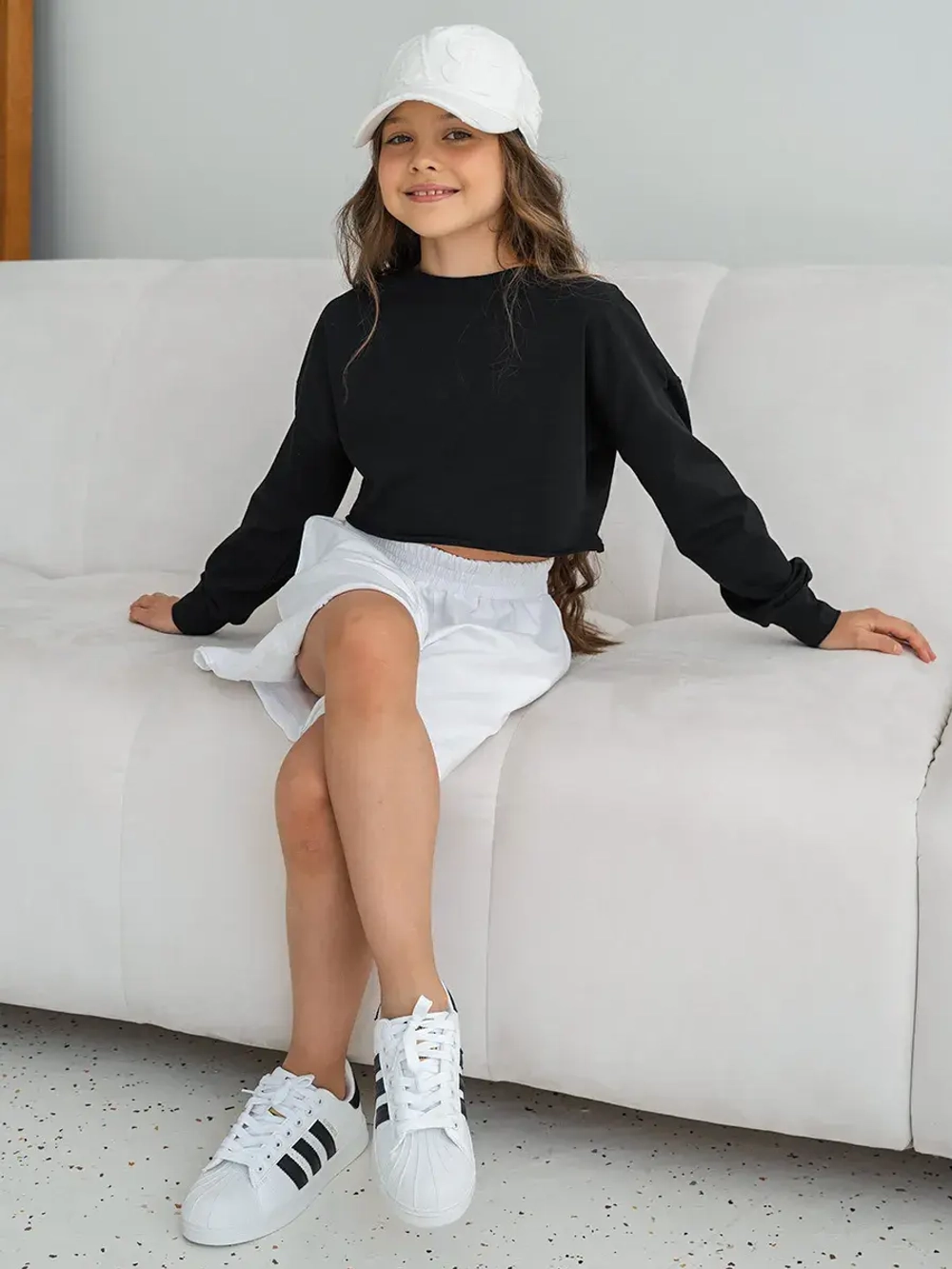 Лонгслив для девочки укороченный, черный