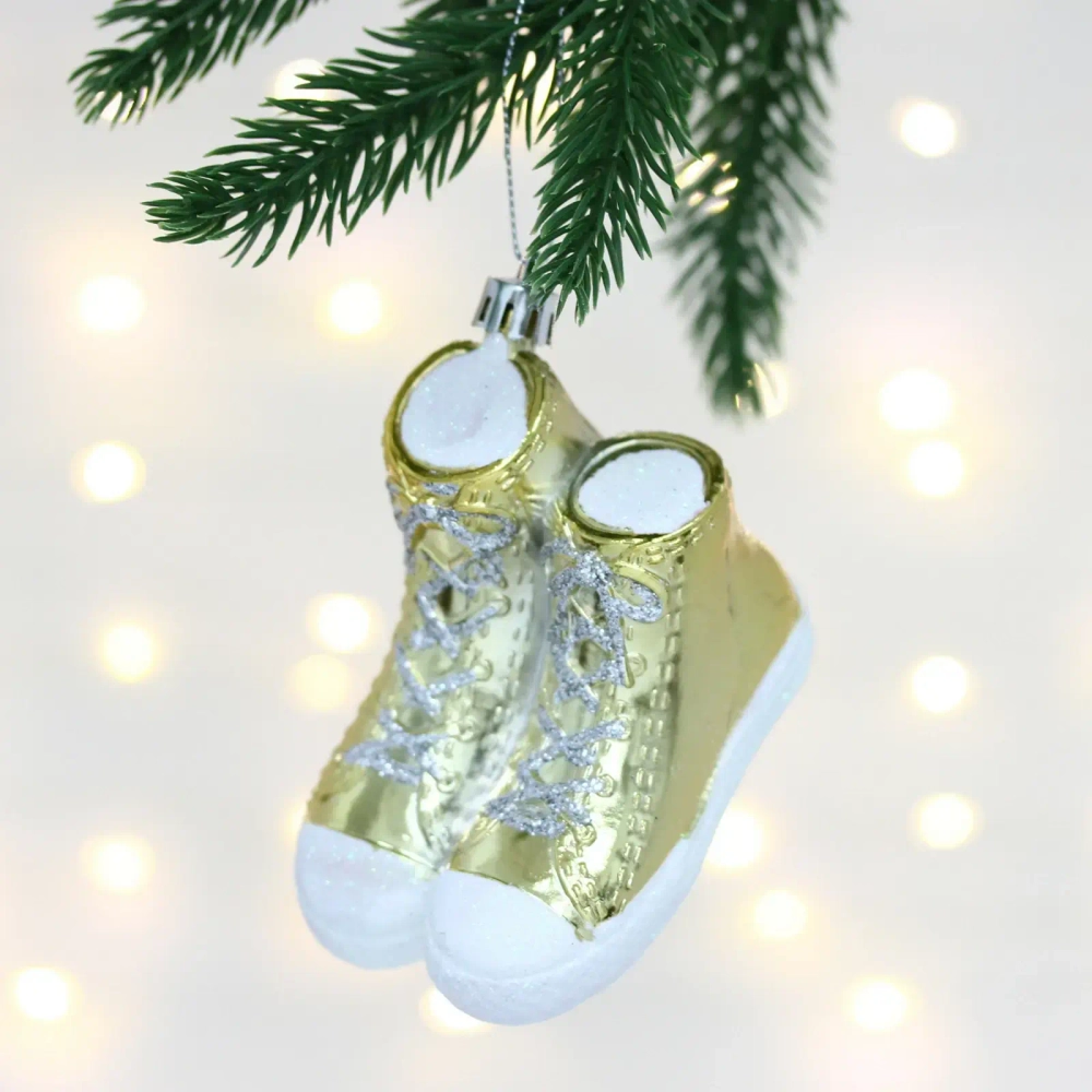 Елочная игрушка «Стильные кеды» 6*9*5,5 см, Шампань