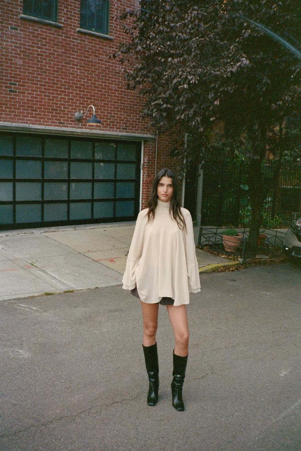 ZARA ТОП-КЕЙП ИЗ ЖОРЖЕТА, ПЫЛЬНЫЙ РОЗОВЫЙ