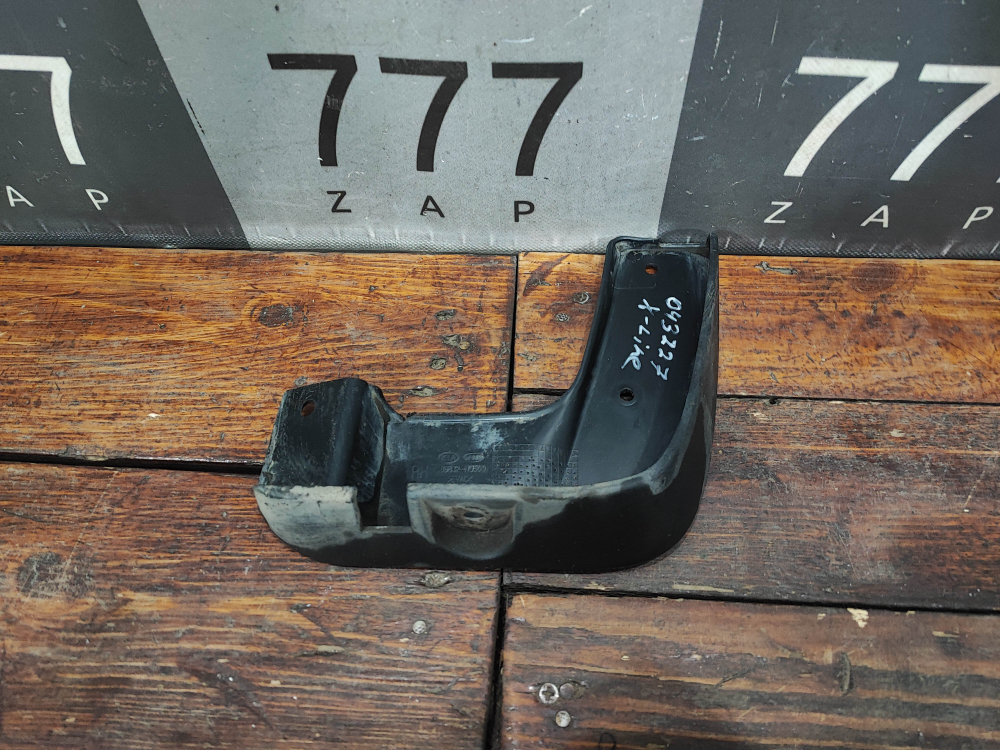 Брызговик передний правый Kia Rio 4 X-Line 17-нв Б/У Оригинал 86832H0500