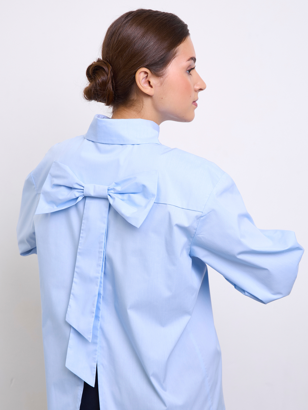 Рубашка для девочки голубая с бантом на спине