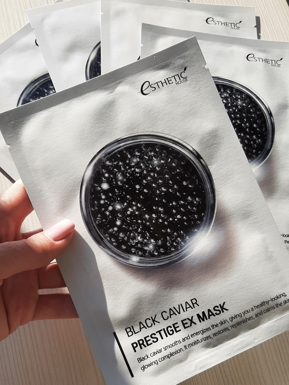 Маска тканевая антивозрастная на основе экстракта черной икры / BLACK CAVIAR PRESTIGE EX MASK Esthetic House, 25 мл