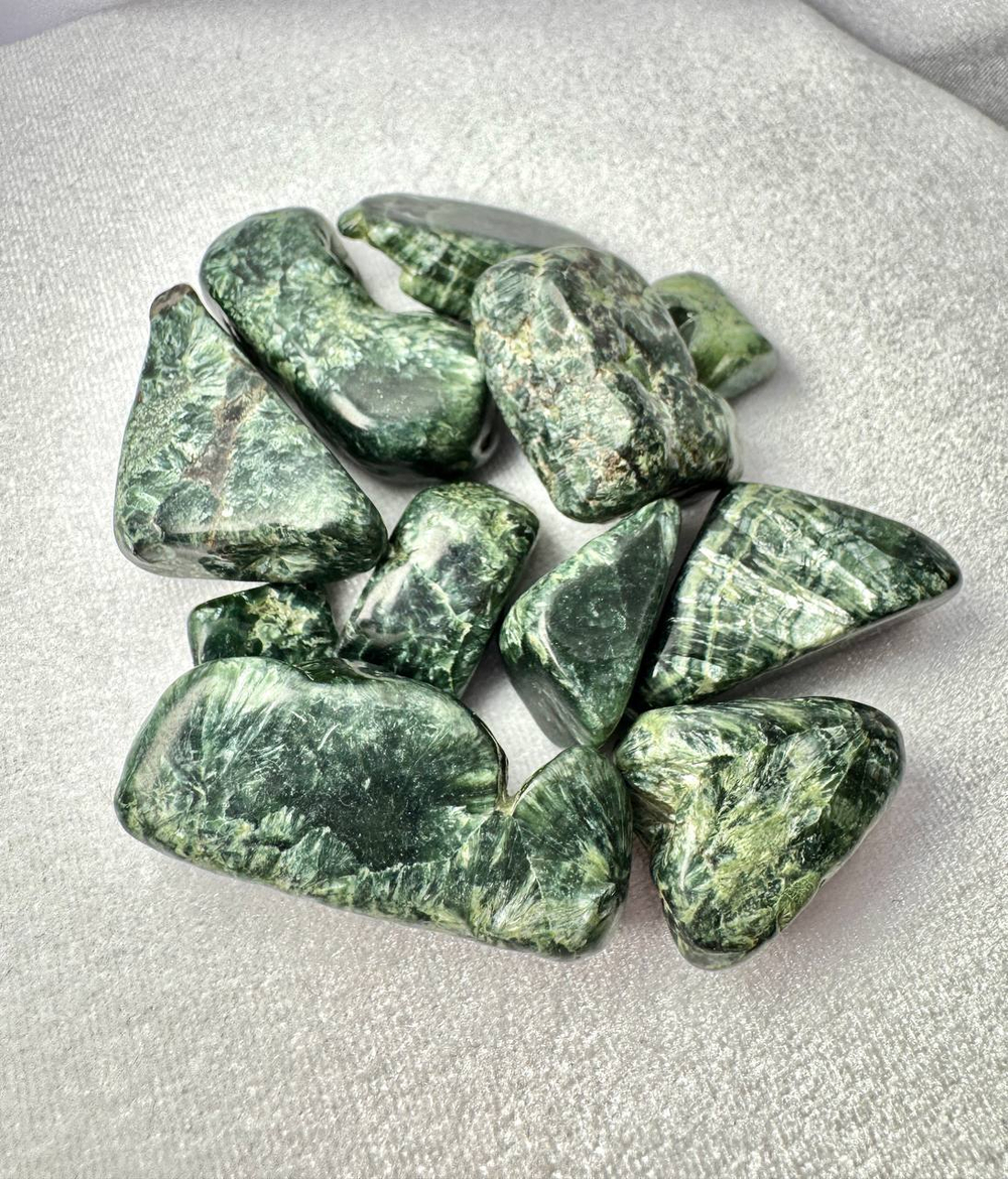 Серафинит (галтовка)