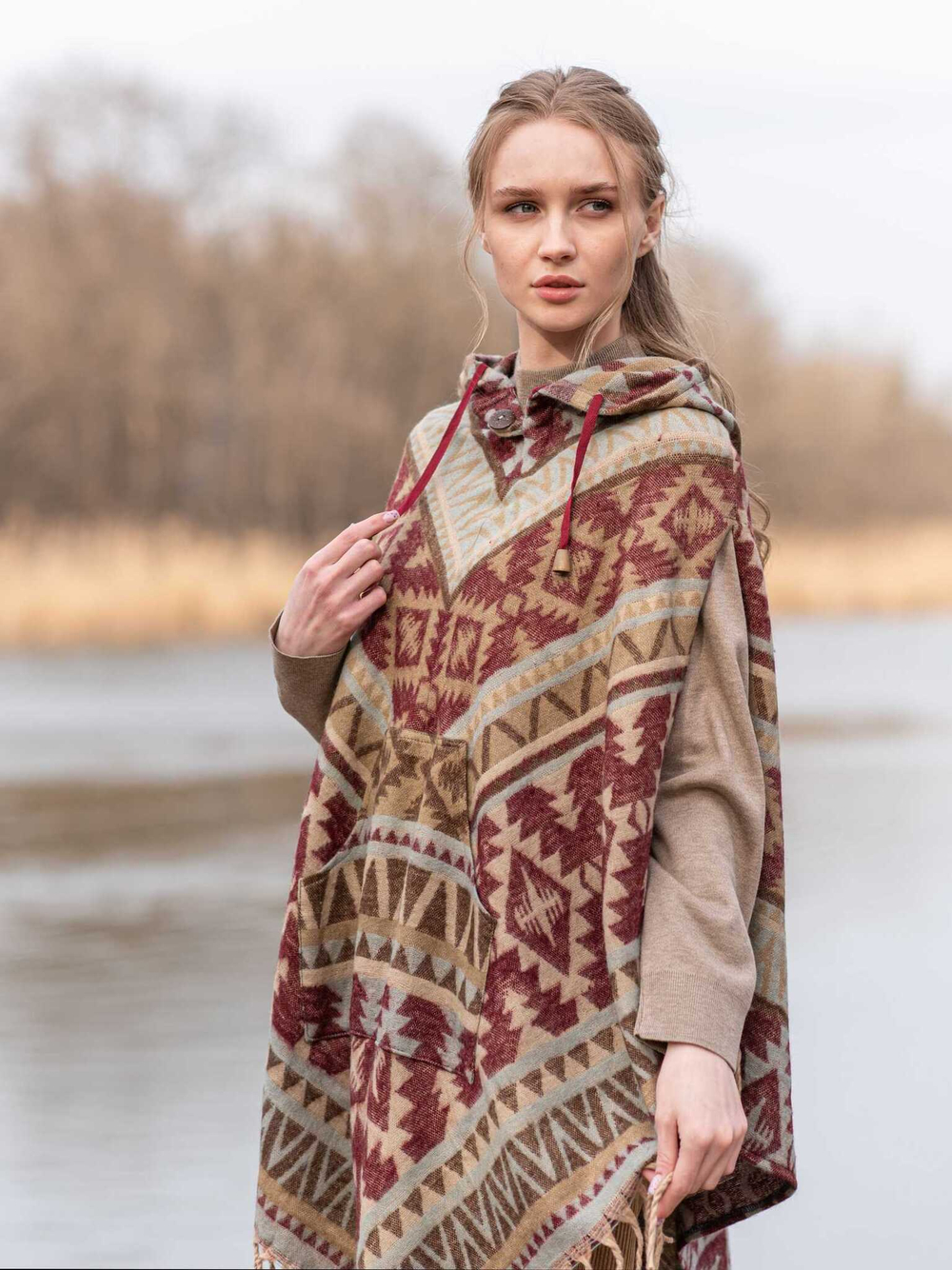 Пончо женское шерстяное с орнаментом