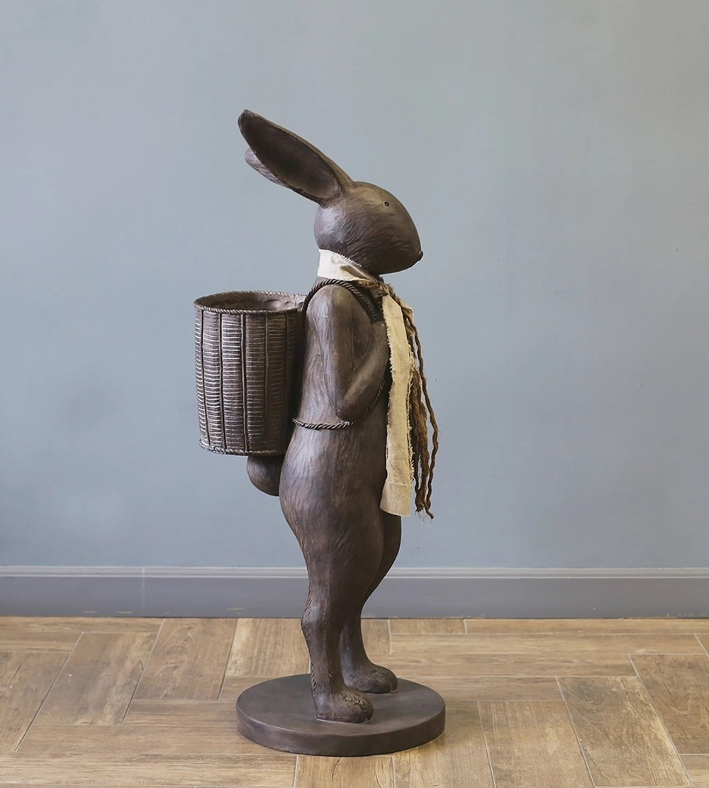 Статуя "Кролик с корзиной" 40,5x35,5x98см Полистоун