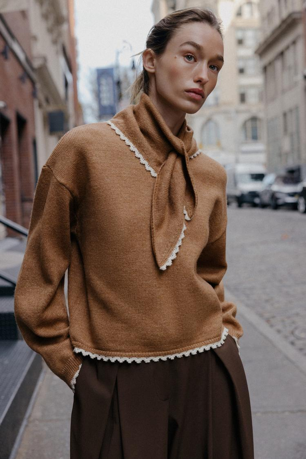 ZARA ДЖЕМПЕР С БАНДАНОЙ И КРУЖЕВОМ, МЯГКИЙ КАШТАНОВЫЙ