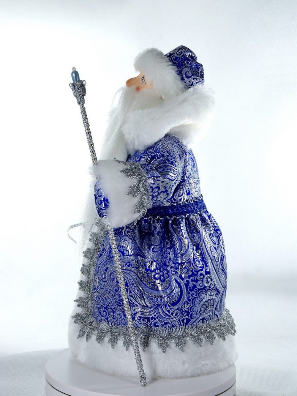 Дед Мороз под елку. Фарфоровая кукла Дедушка Мороз