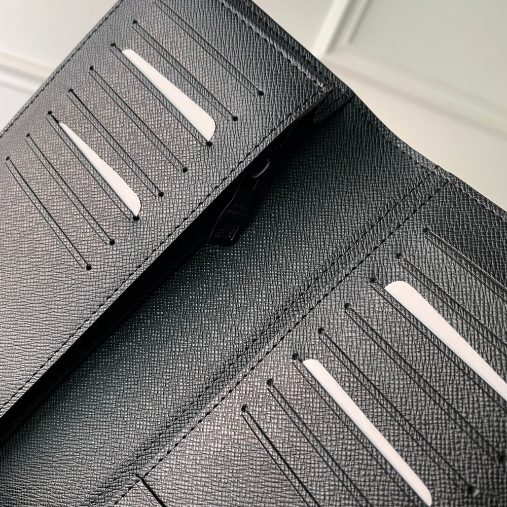 Louis Vuitton Brazza Wallet